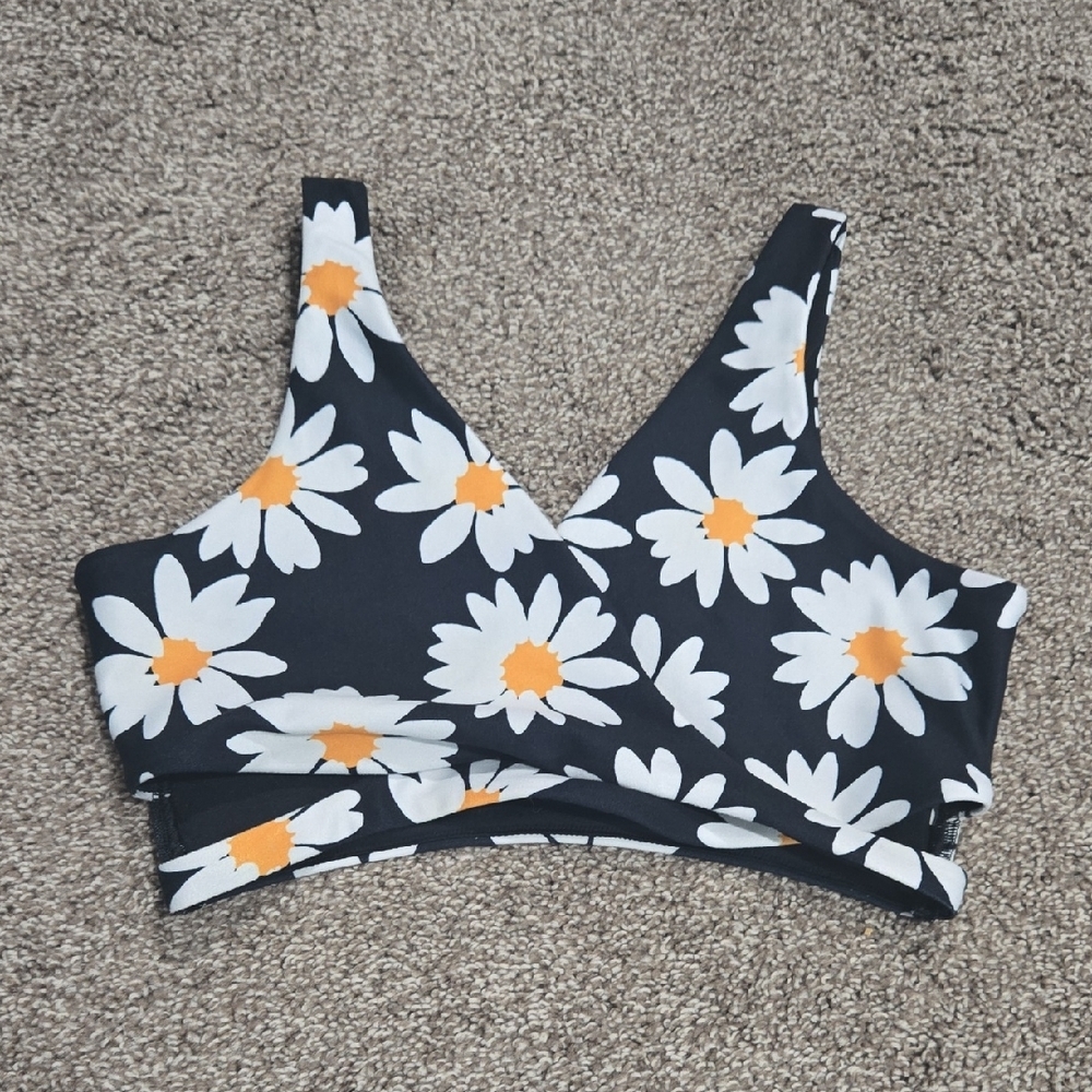 Gilly Hicks Black Daisy Print Crop Tank